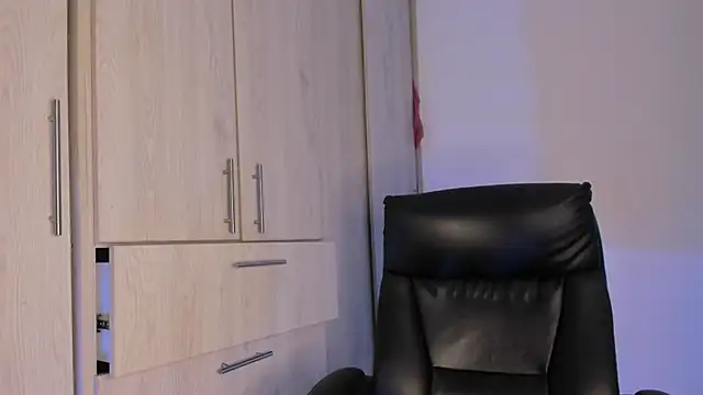 Laura fernandezII online show from 11-28-25, 08:33