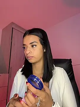 Laura fernandezII online show from 04-24-26, 02:19