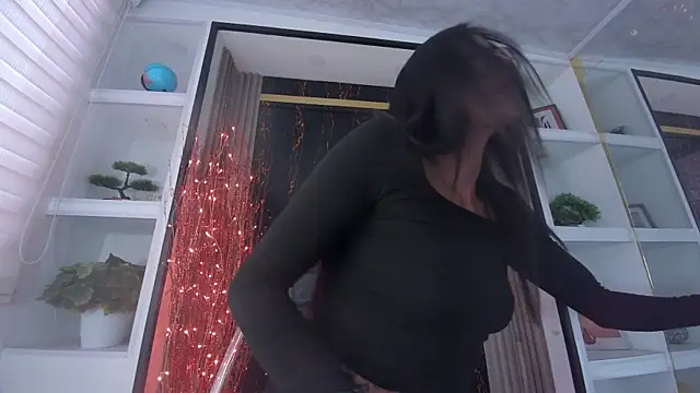 Princess Violett online show from 12-16-25, 02:44