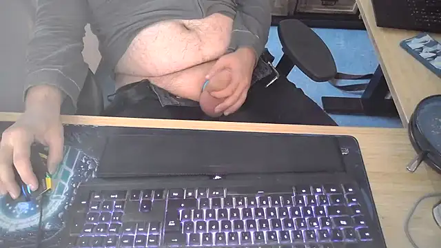 Snapshot of Currycake chatting on 11-17-25, 02:45 Currycake online show from 11-17-25, 02:45