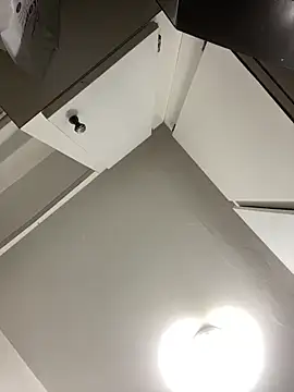 islandvybee55 online show from 04-12-26, 07:13