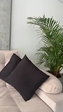 MiaPetit  online show from 04-26-26, 07:22