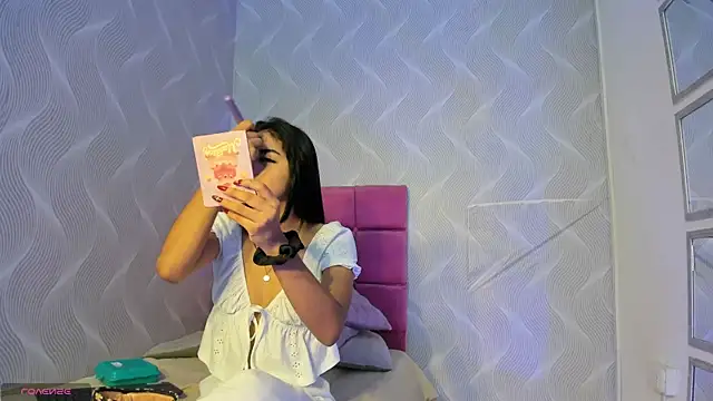 Snapshot of natalia_aguirre1 chatting on 01-11-25, 11:56 natalia aguirre1 online show from 01-11-25, 11:56