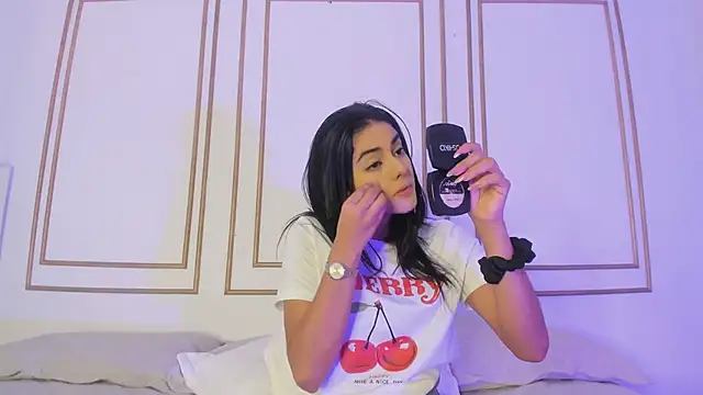 Snapshot of natalia_aguirre1 chatting on 02-20-25, 12:36 natalia aguirre1 online show from 02-20-25, 12:36
