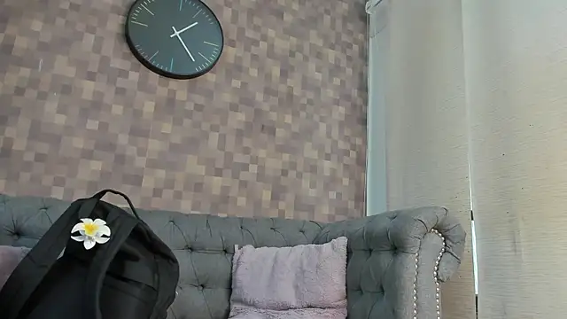 Snapshot of natalia_aguirre1 chatting on 09-18-25, 12:07 natalia aguirre1 online show from 09-18-25, 12:07