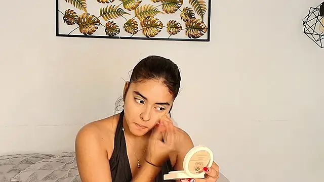 Snapshot of natalia_aguirre1 chatting on 09-23-25, 12:30 natalia aguirre1 online show from 09-23-25, 12:30