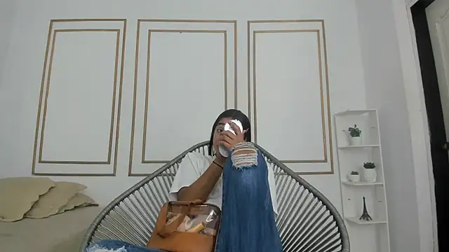 Snapshot of natalia_aguirre1 chatting on 09-27-25, 12:21 natalia aguirre1 online show from 09-27-25, 12:21
