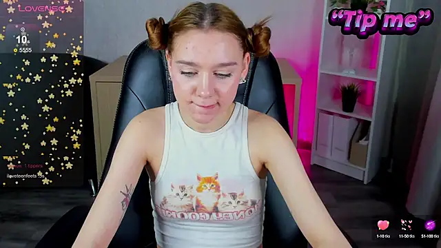 Snapshot of Lesi_Moonie01 chatting on 02-04-25, 02:32 Lesi Moonie01 online show from 02-04-25, 02:32