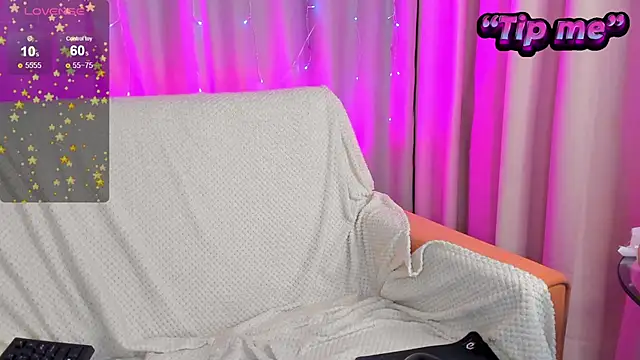 Snapshot of Lesi_Moonie01 chatting on 02-10-25, 02:37 Lesi Moonie01 online show from 02-10-25, 02:37