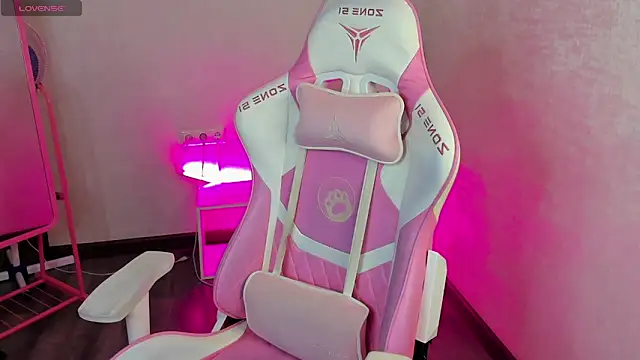 Snapshot of Lesi_Moonie01 chatting on 02-15-25, 11:28 Lesi Moonie01 online show from 02-15-25, 11:28