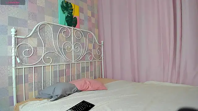 Snapshot of Lesi_Moonie01 chatting on 03-12-25, 08:19 Lesi Moonie01 online show from 03-12-25, 08:19