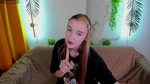 Snapshot of Lesi_Moonie01 chatting on 09-15-25, 07:19 Lesi Moonie01 online show from 09-15-25, 07:19