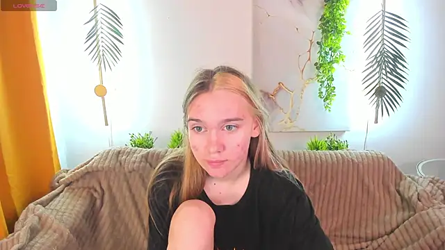 Snapshot of Lesi_Moonie01 chatting on 09-19-25, 07:43 Lesi Moonie01 online show from 09-19-25, 07:43