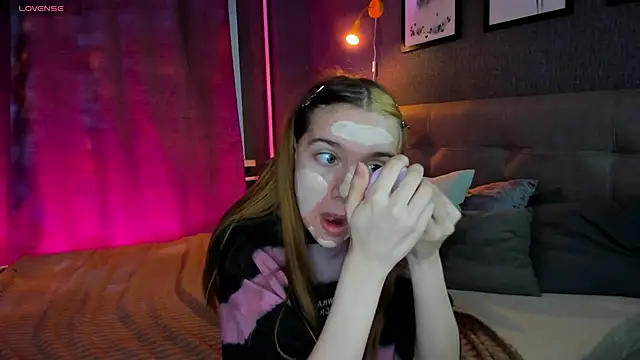 Snapshot of Lesi_Moonie01 chatting on 09-28-25, 07:47 Lesi Moonie01 online show from 09-28-25, 07:47