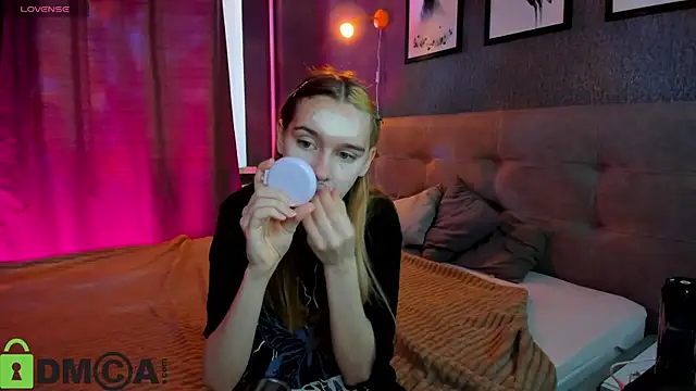 Snapshot of Lesi_Moonie01 chatting on 10-14-25, 06:36 Lesi Moonie01 online show from 10-14-25, 06:36