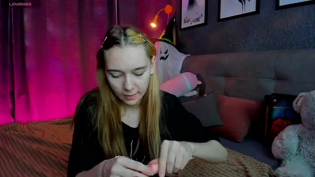 Snapshot of Lesi_Moonie01 chatting on 10-28-25, 08:29 Lesi Moonie01 online show from 10-28-25, 08:29