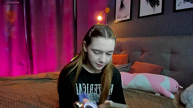 Snapshot of Lesi_Moonie01 chatting on 11-20-25, 09:20 Lesi Moonie01 online show from 11-20-25, 09:20