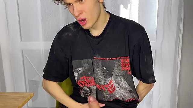 Snapshot of alyx_garden chatting on 03-14-26, 08:42 alyx garden online show from 03-14-26, 08:42