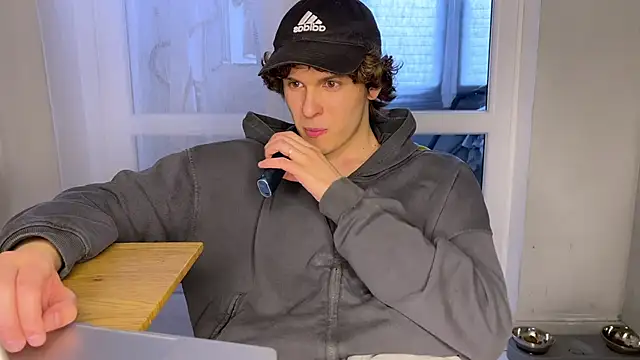 alyx garden online show from 04-25-26, 03:09