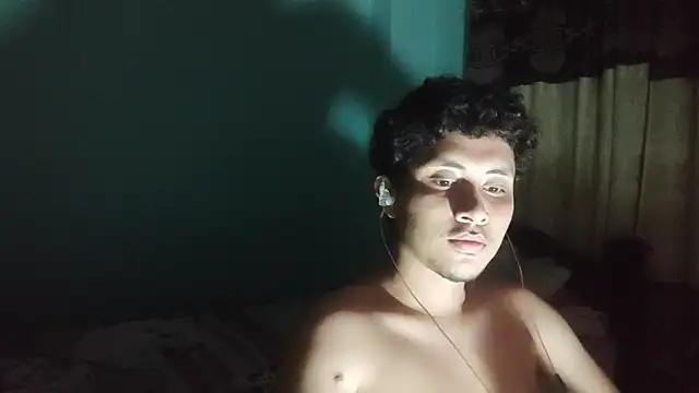 Snapshot of VargasP19 chatting on 04-06-26, 05:52 VargasP19 online show from 04-06-26, 05:52