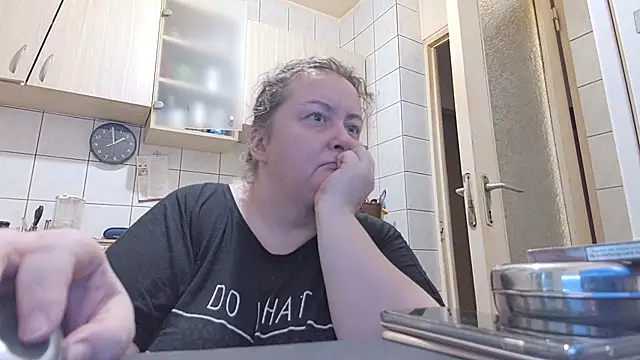 Snapshot of melissaBlessing chatting on 02-15-25, 10:00 melissaBlessing online show from 02-15-25, 10:00