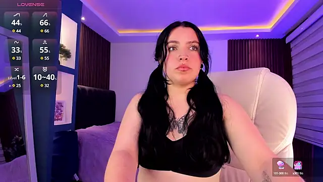 Snapshot of Lucy_Smith2 chatting on 01-09-25, 03:36 Lucy Smith2 online show from 01-09-25, 03:36