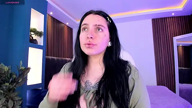 Snapshot of Lucy_Smith2 chatting on 02-14-25, 04:04 Lucy Smith2 online show from 02-14-25, 04:04