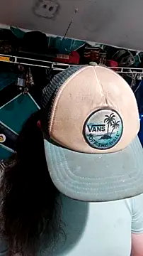 Snapshot of Boo-boo_kittyfux chatting on 12-18-25, 11:49 Boo-boo kittyfux online show from 12-18-25, 11:49