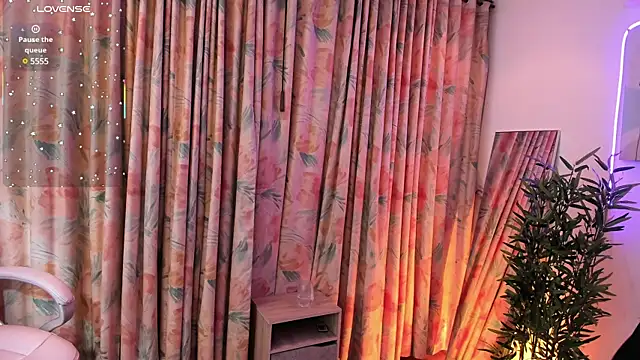 Snapshot of aisha_bx chatting on 02-21-25, 11:11 aisha bx online show from 02-21-25, 11:11