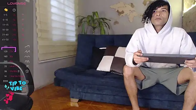 Snapshot of Aaron_Jassell1 chatting on 02-15-25, 01:27 Aaron Jassell1 online show from 02-15-25, 01:27