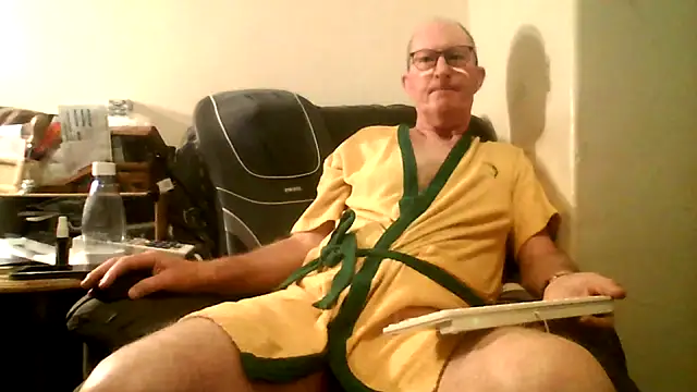 doggsy01 online show from 11-22-25, 05:12