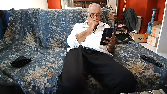 Snapshot of maduroguapo chatting on 12-06-24, 11:33 maduroguapo online show from 12-06-24, 11:33