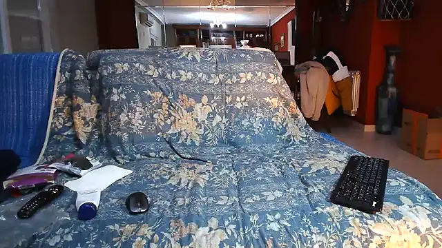 Snapshot of maduroguapo chatting on 12-15-24, 01:35 maduroguapo online show from 12-15-24, 01:35