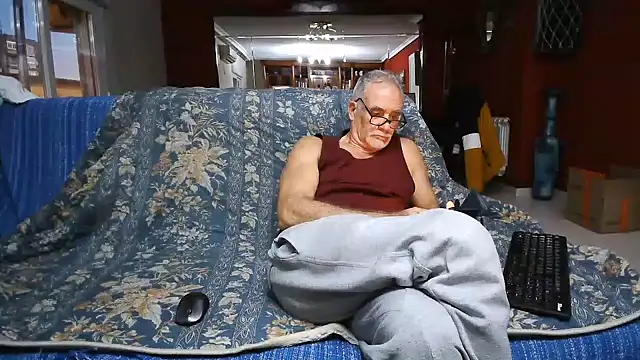 Snapshot of maduroguapo chatting on 12-16-24, 05:11 maduroguapo online show from 12-16-24, 05:11