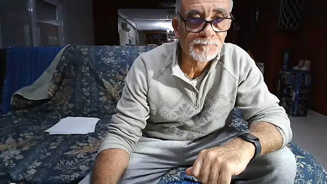 Snapshot of maduroguapo chatting on 12-27-24, 10:26 maduroguapo online show from 12-27-24, 10:26