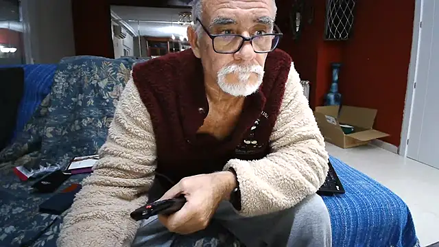 Snapshot of maduroguapo chatting on 02-02-25, 10:17 maduroguapo online show from 02-02-25, 10:17