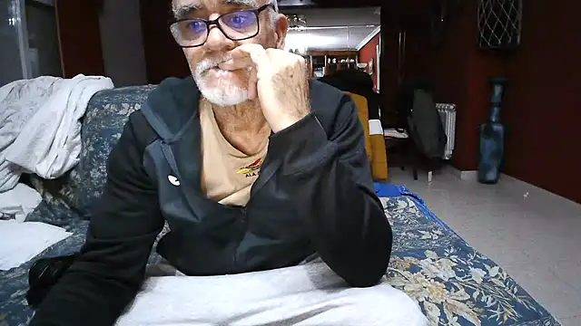 Snapshot of maduroguapo chatting on 03-01-25, 10:21 maduroguapo online show from 03-01-25, 10:21