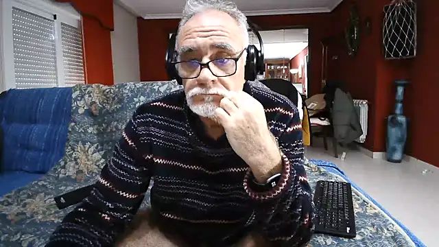 Snapshot of maduroguapo chatting on 03-04-25, 05:03 maduroguapo online show from 03-04-25, 05:03