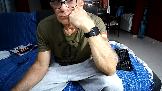 Snapshot of maduroguapo chatting on 10-01-25, 09:54 maduroguapo online show from 10-01-25, 09:54