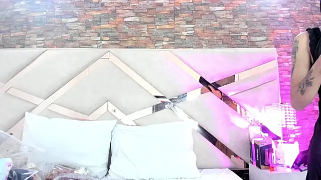 Snapshot of sophie_pariss chatting on 11-01-25, 09:17 sophie pariss online show from 11-01-25, 09:17