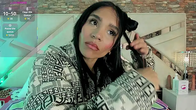 Snapshot of sophie_pariss chatting on 11-12-25, 04:02 sophie pariss online show from 11-12-25, 04:02