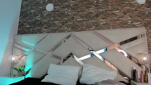 Snapshot of sophie_pariss chatting on 11-29-25, 03:31 sophie pariss online show from 11-29-25, 03:31