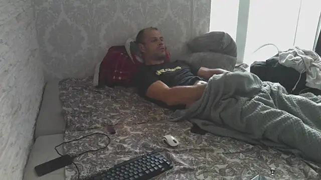 Snapshot of Zbochunec chatting on 05-10-26, 01:05 Zbochunec online show from 05-10-26, 01:05