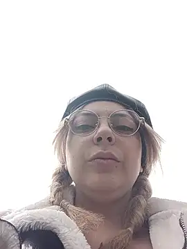 madelaine- online show from 04-01-26, 08:17