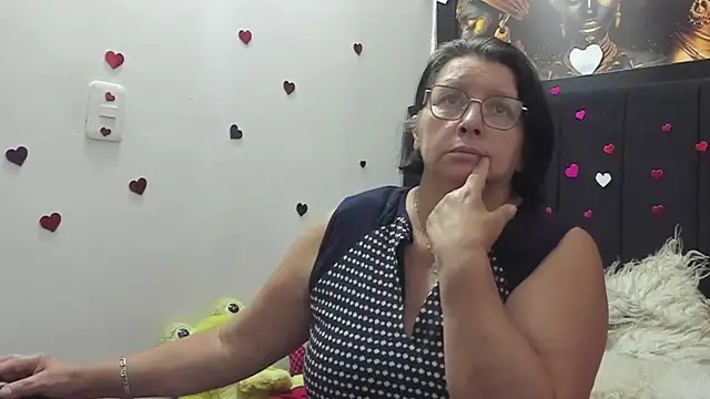 Evaaross 2345 online show from 04-15-26, 08:20