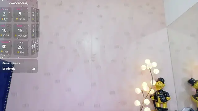 Snapshot of littleebonymommy chatting on 06-15-26, 07:16 littleebonymommy online show from 06-15-26, 07:16