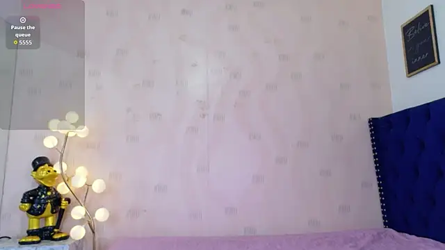 Snapshot of littleebonymommy chatting on 06-23-26, 07:12 littleebonymommy online show from 06-23-26, 07:12