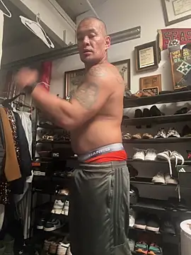 Snapshot of EatMyCake831 chatting on 09-25-25, 09:02 EatMyCake831 online show from 09-25-25, 09:02