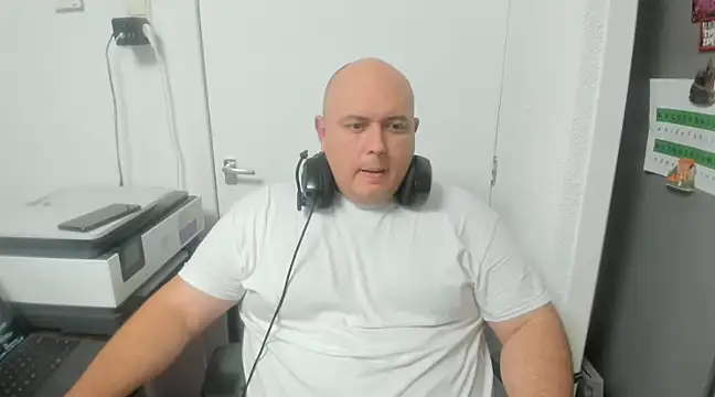 Snapshot of BigromeoXX chatting on 12-10-24, 07:11 BigromeoXX online show from 12-10-24, 07:11