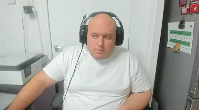 Snapshot of BigromeoXX chatting on 12-11-24, 09:12 BigromeoXX online show from 12-11-24, 09:12